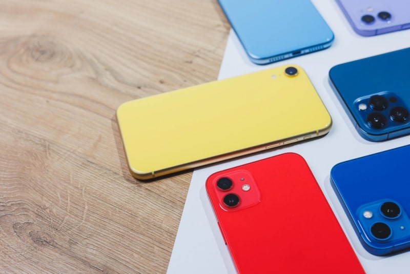 Imagen con varios modelos de iPhone