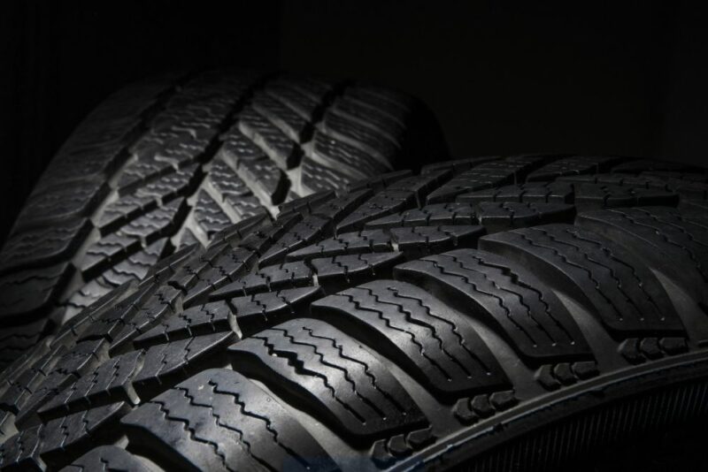 Autos 50 rendimiento en superficies secas o húmedas