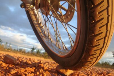 ¿Cuál es la vida útil promedio de las llantas de moto?