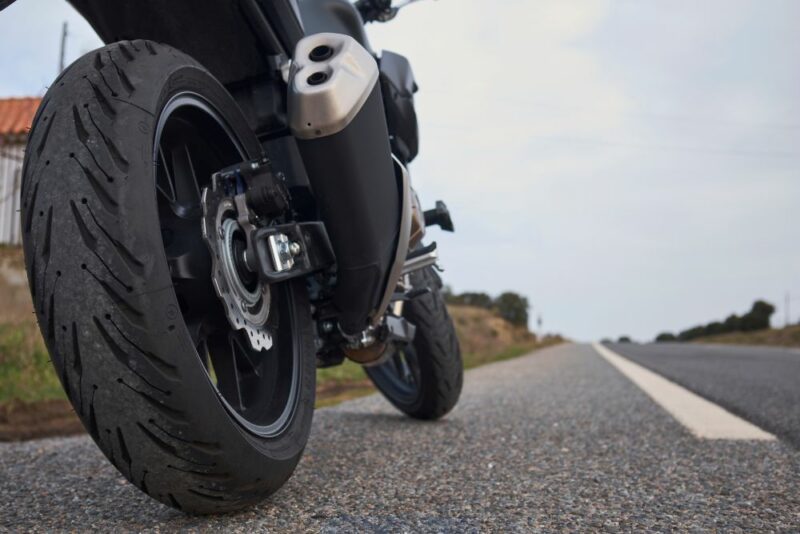 Cuánto aire se debe poner en las llantas de una moto
