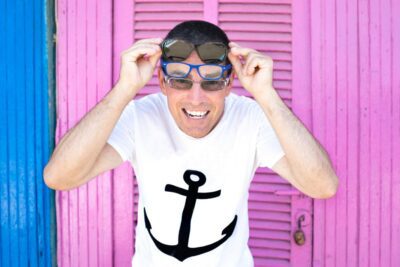 El manifiesto gráfico: Tendencias en playeras estampadas para hombre 2025