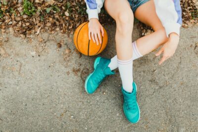 Tenis tipo New Balance: alternativas con el mismo ADN retro (sin perder comodidad)