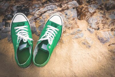 Cómo armar un look actual con tenis Converse para hombre sin perder estilo