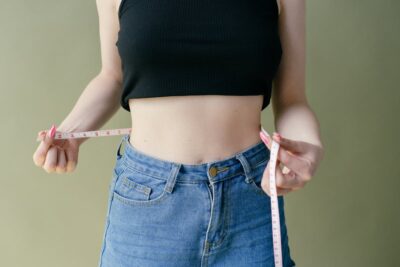 Mezclilla rígida vs stretch: cuál se siente mejor según el uso