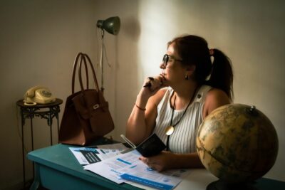 Tipos de bolsos para oficina, estudio y salidas casuales