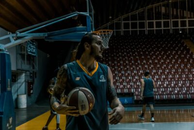 La armadura de las duelas: Guía definitiva para elegir y adquirir el jersey ideal del baloncesto profesional