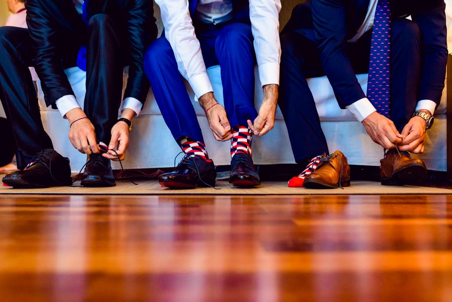 hombres zapatos vestir trajes formales 1 Hombres con zapatos de vestir y trajes formales